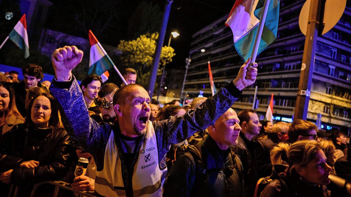 Fotky: Jásot u Magyara, slzy a smutek u Orbána